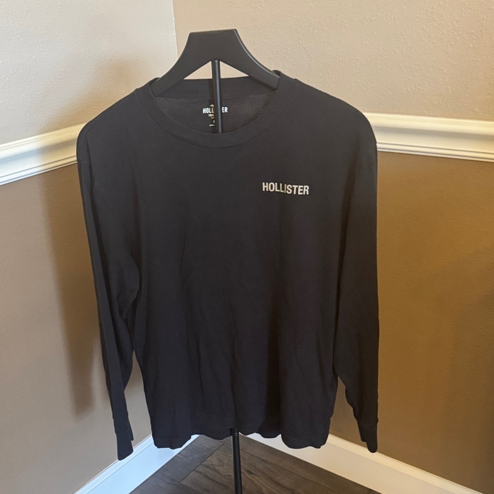 Hollister Classic Black Crewneck Tee - Picture 3 of 3